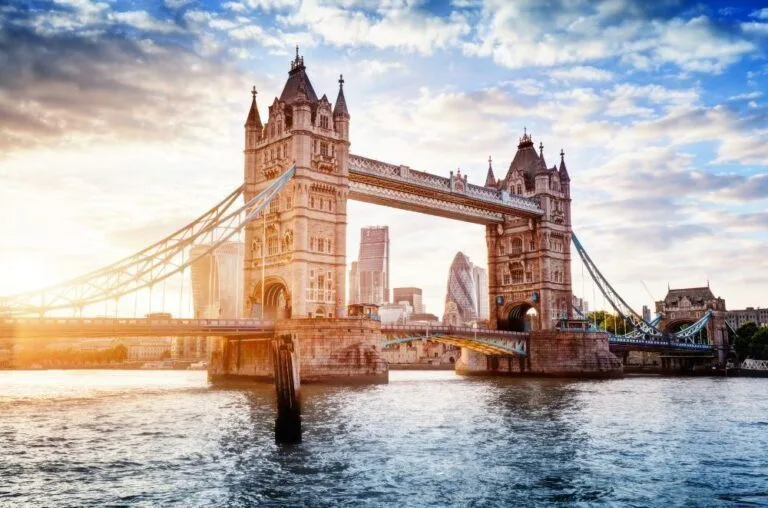 Tower bridge over the Themes in London
